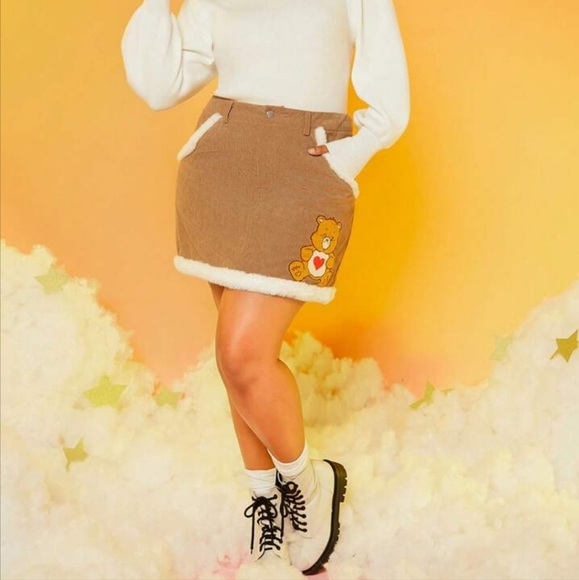 SHEIN X Care Bears Plus Embroidery Cartoon Pattern Contrast Fuzzy Trim Corduroy - Picture 2 of 11